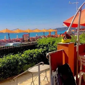 T2 45m Front De Climatisation Jacuzzi Menton