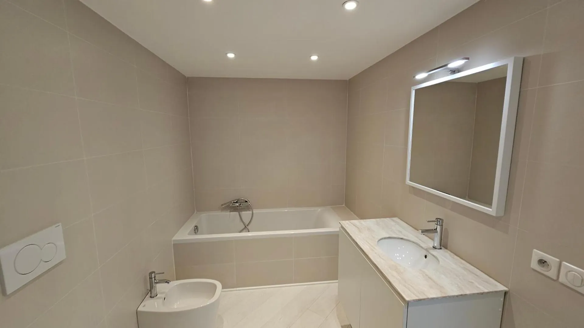 The blue house, lovely apartment in the Côte d'Azur for 6 people Menton France
